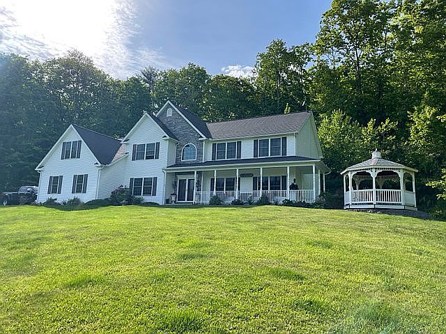 63 Warrick Rd Endicott Ny 13760 Zillow