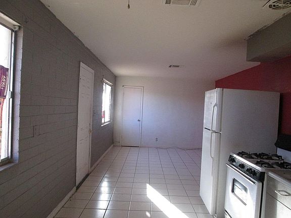 3rd image of 2206 E Burgess Ln