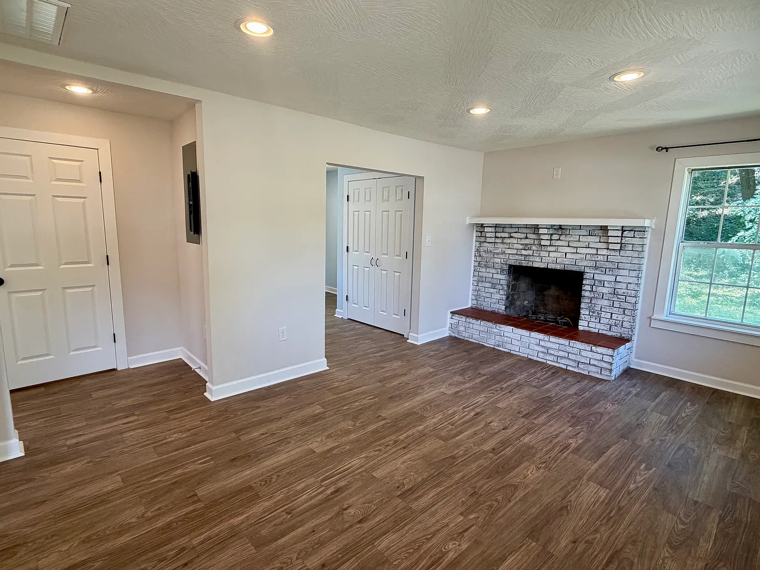 2 bed, 672 sqft, $850 — Photo 2
