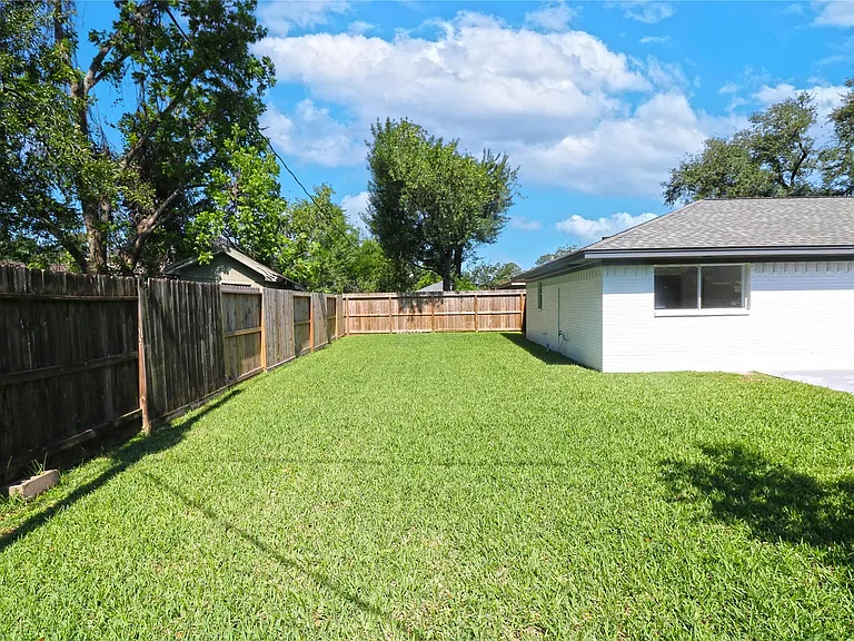 9211 Blankenship Dr — Photo 25