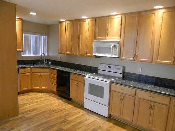 5th image of 6140 Calle Mariselda Unit 201