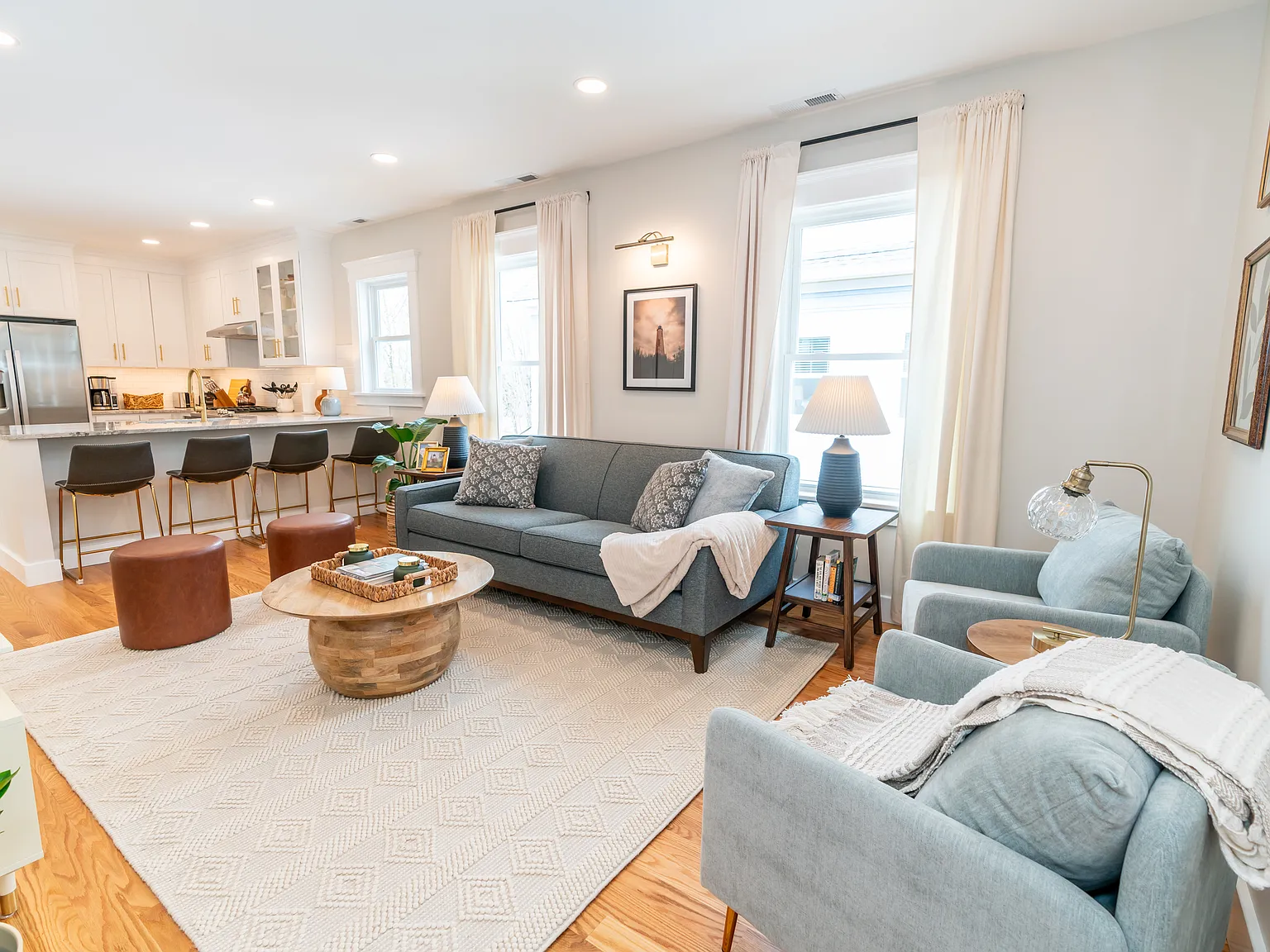3 bed, 1000 sqft, $4,495 — Photo 1