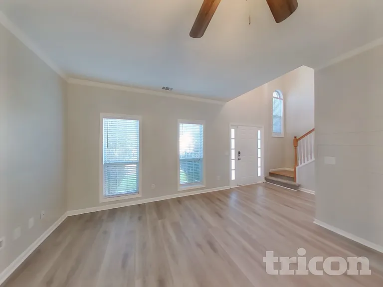 311 Turtle Pointe Dr — Photo 2