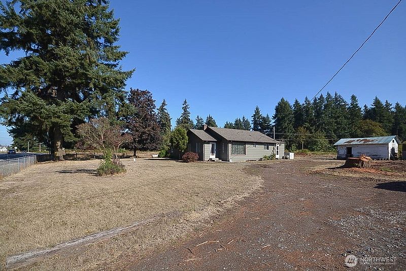 2nd image of 14614 Lawrence Lake Road SE