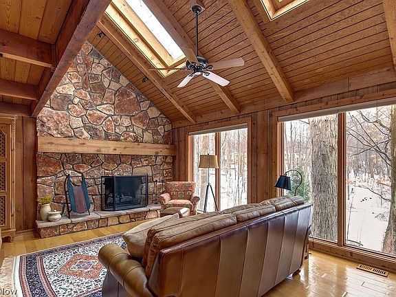 2nd image of 8006 Buckthorn Dr
