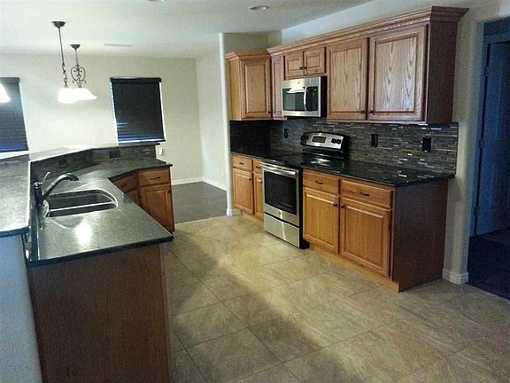 3rd image of 1001 Bel Aire Dr