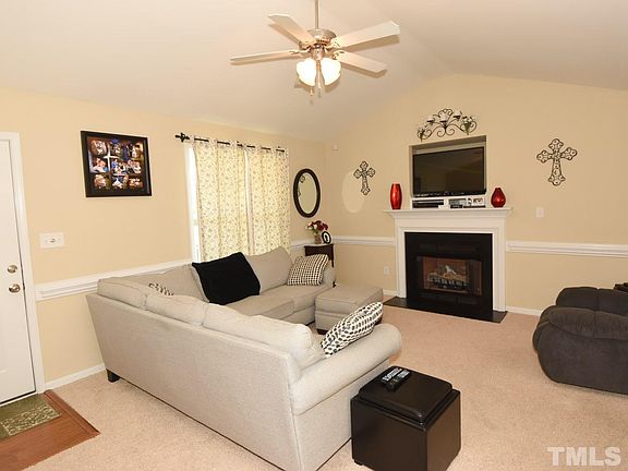 5th image of 23 Lowell Ct
