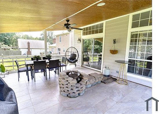 4th image of 2936 Walsingham Ct