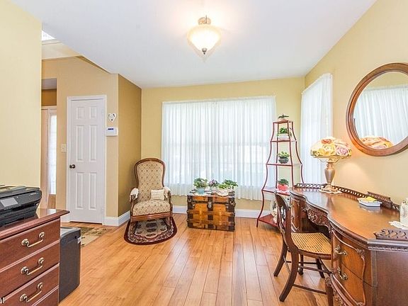 4th image of 1 Willow Cir #901