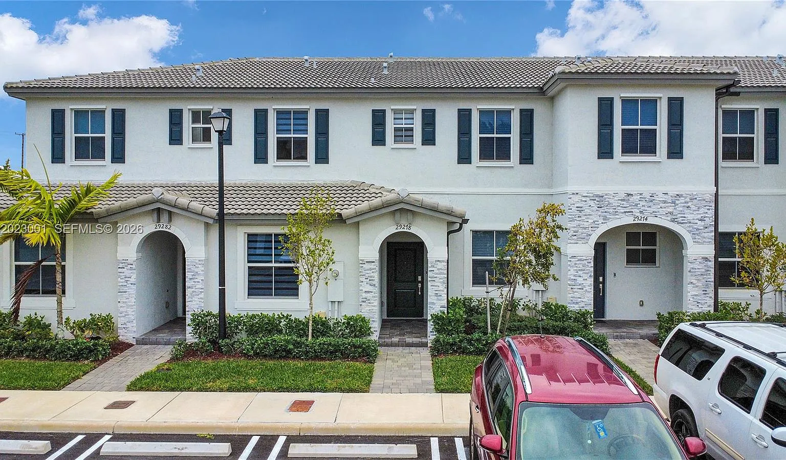 3 bed, 3.0 bath, 1328 sqft, $2,400 — Photo 1