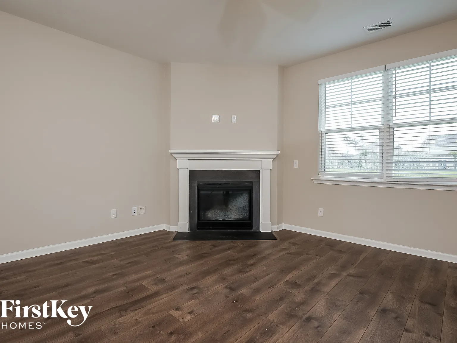 4 bed, 2.0 bath, 1856 sqft, $2,690 — Photo 4