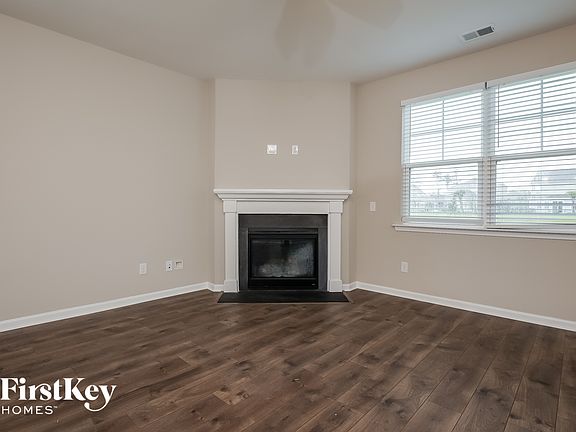 4th image of 223 Rhodes Ct