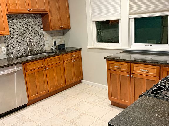 4th image of 168 Villa Ave Floor 2