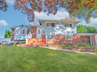 159 W 5th St, Deer Park, NY 11729
