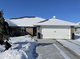 1103 W Meadow Ridge Rd, Norfolk, NE 68701