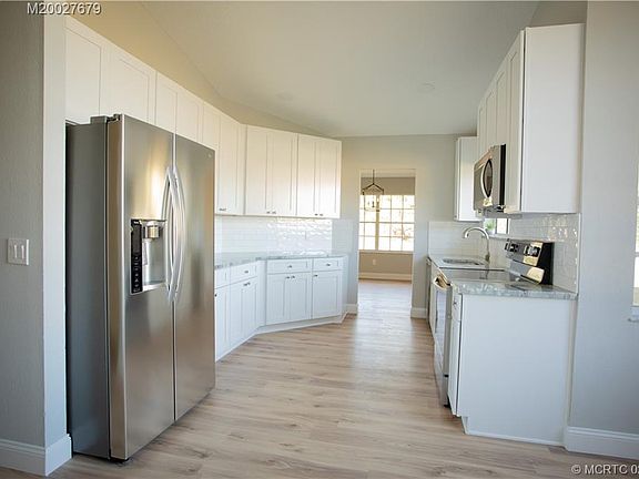 3rd image of 2601 SE South Blackwell Dr