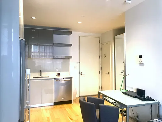 Rented by Modern Spaces | media 15