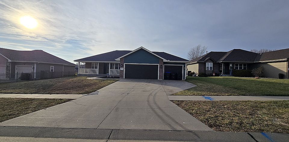 1st image of 4513 SW Lakeside Dr