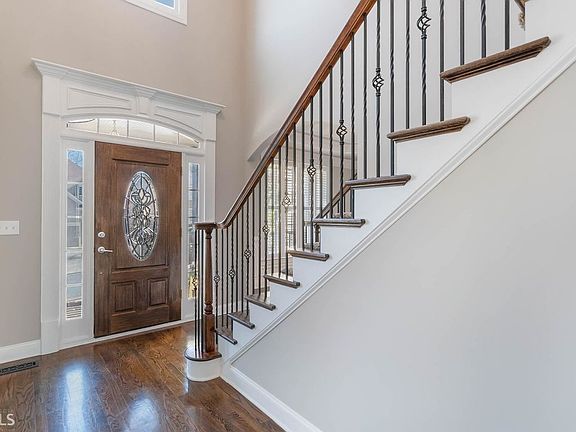 4th image of 4011 Lantern Hill Dr