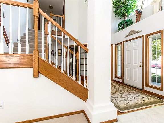 2nd image of 223 Pacific Ct