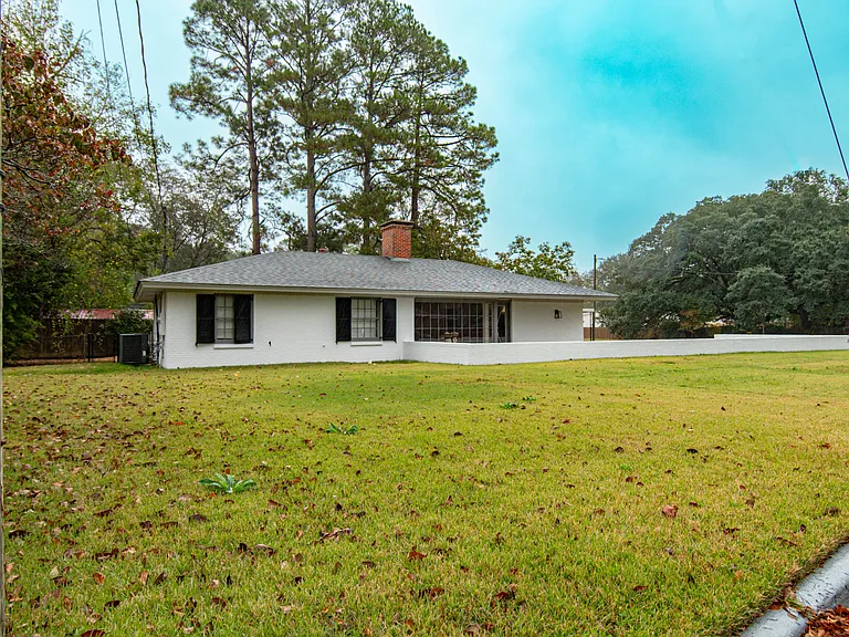 895 Greg Dr — Photo 3