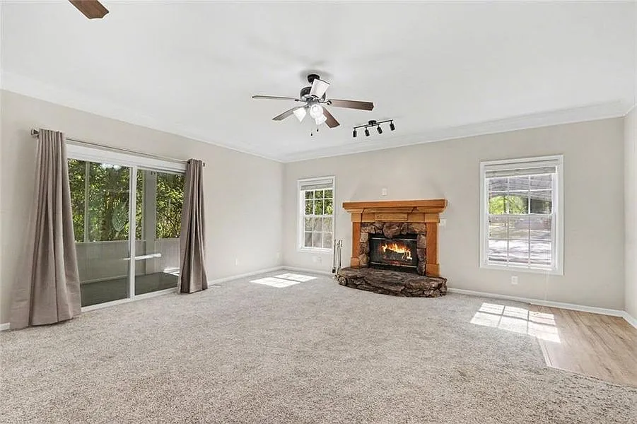 2 bed, 1.5 bath, 1607 sqft, $1,760 — Photo 4