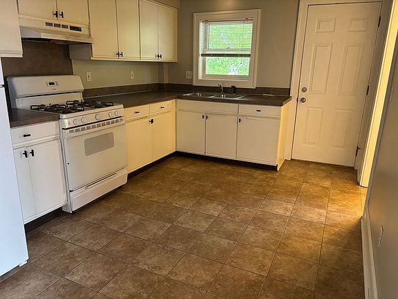 3rd image of 653 Lovett Ave SE