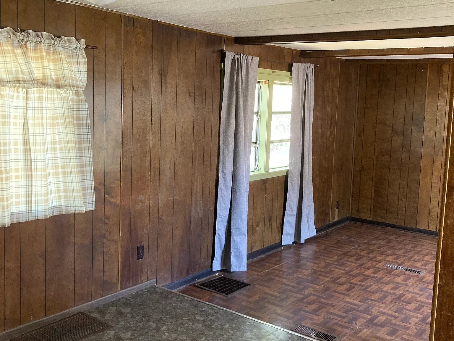 3 bed, 1400 sqft, $840 — Photo 2