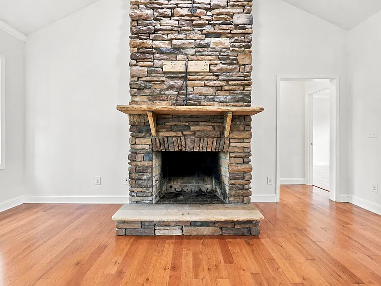 494 Asset Pkwy — Photo 17