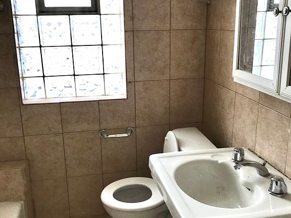 4th image of 7520 S Yates Blvd #3A