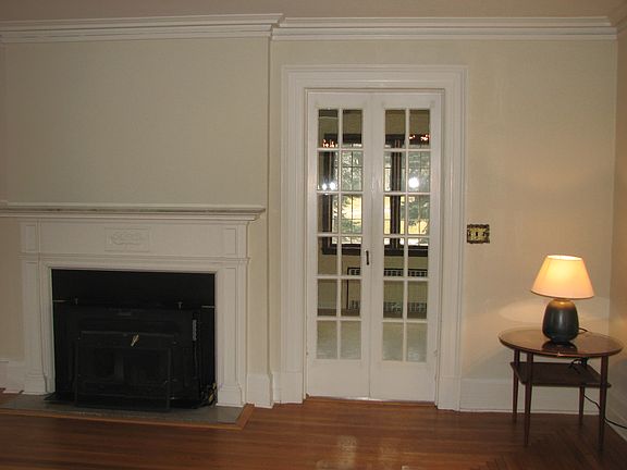 FIREPLACE IN LIVINGROOM