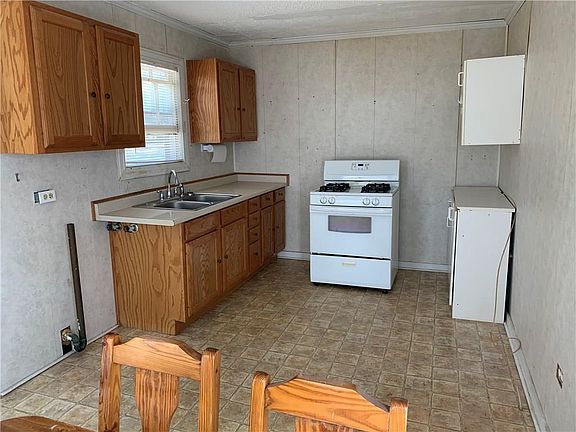 2nd image of 304 W Jefferson St