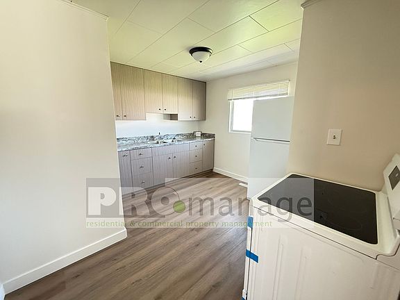 3rd image of 629-637 Cambridge Dr