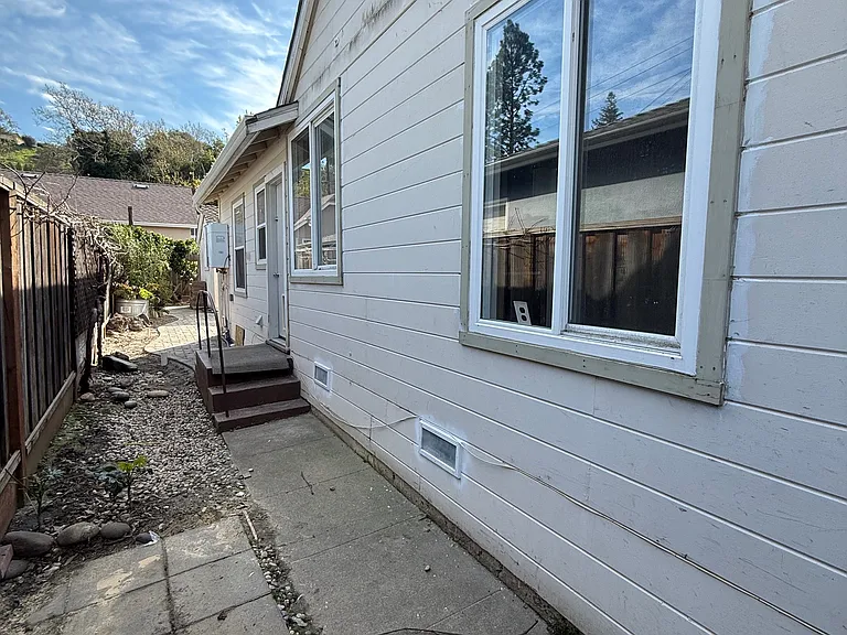 2635 Alhambra Ave — Photo 14