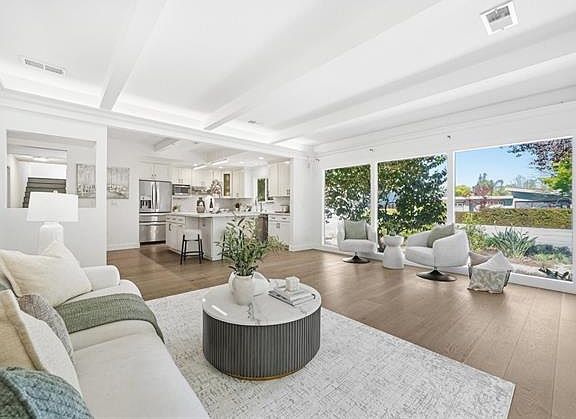 3rd image of 592 Sunnymount Ave