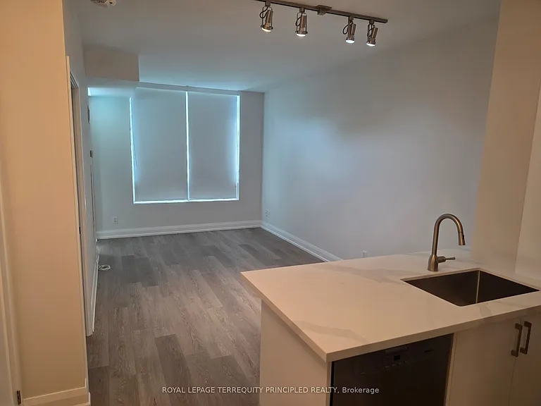 3391 Bloor St W #301 — Photo 6