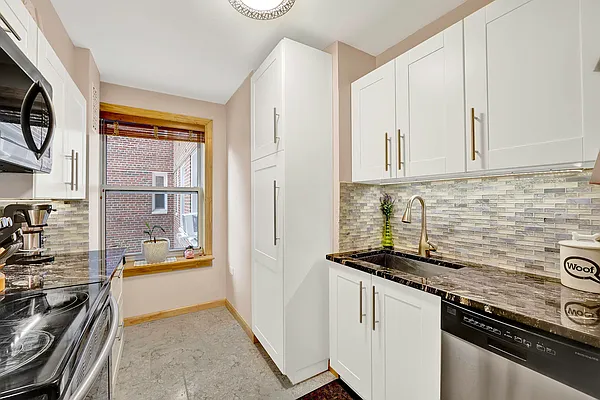 Sold by REMAX Elite | media 10