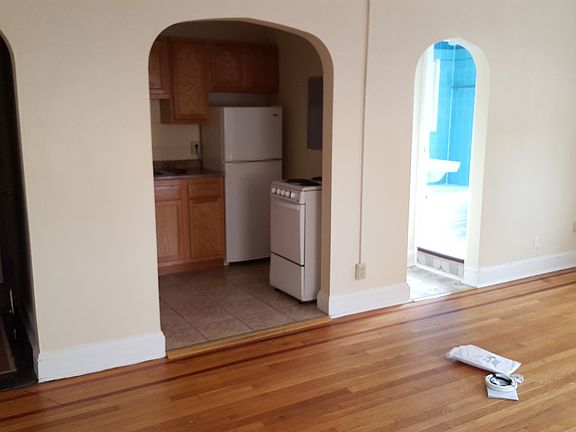 right- left: entrance, kitchen, full bathroom