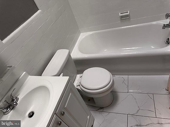 5th image of 411 Millbank Rd