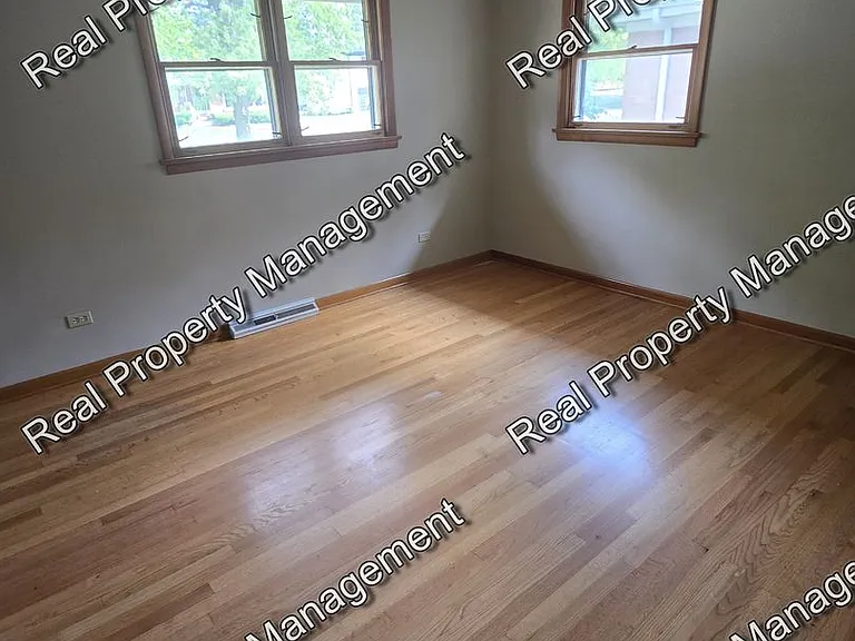 8118 Monroe Ave — Photo 8
