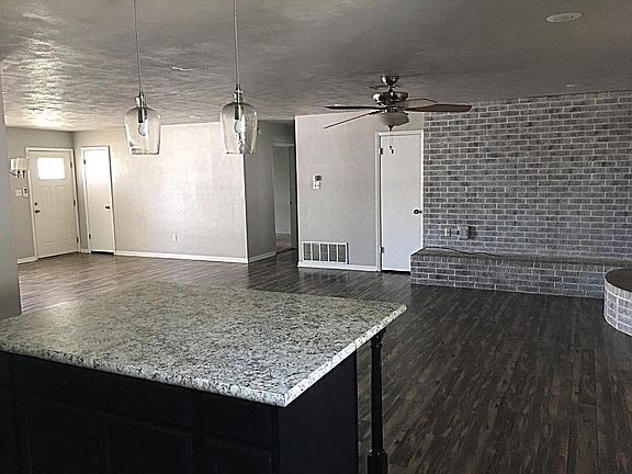 4th image of 2518 Lowrey Dr