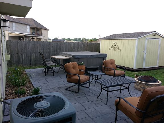 3rd image of 10390 Dominion Ct
