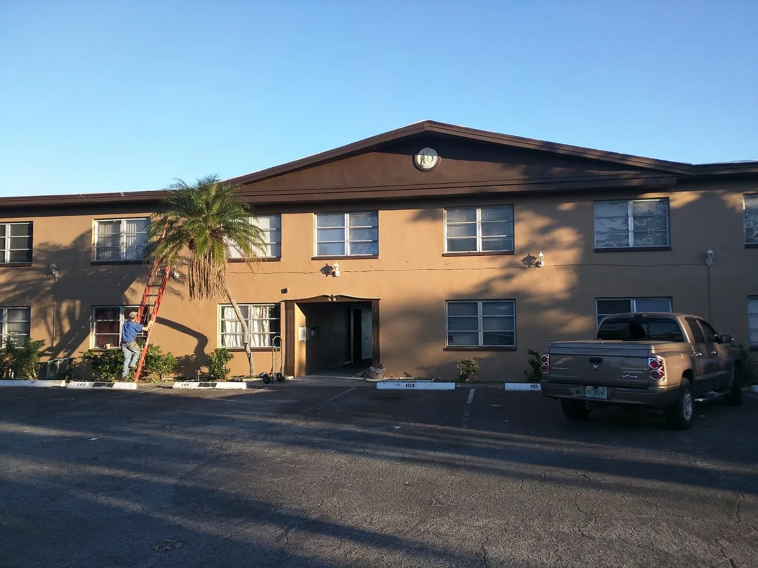 2 bed, 900 sqft, $2,000 — Photo 1