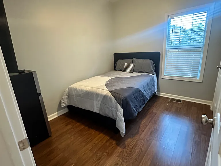537 Cedar Ave NW — Photo 5
