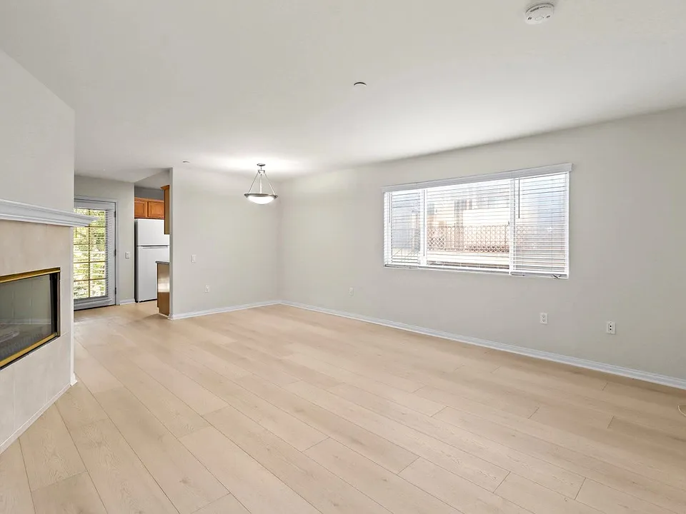 4262 Lindblade Dr #210