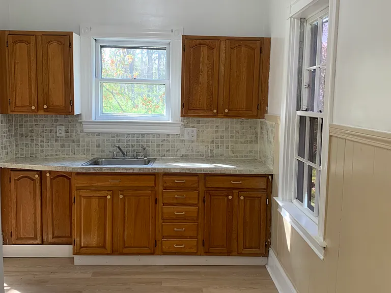 1047 S Franklin St — Photo 4
