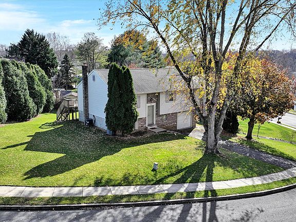 4th image of 8 Rosewood Dr