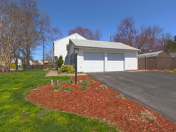3rd image of 4021 Maureen Ln