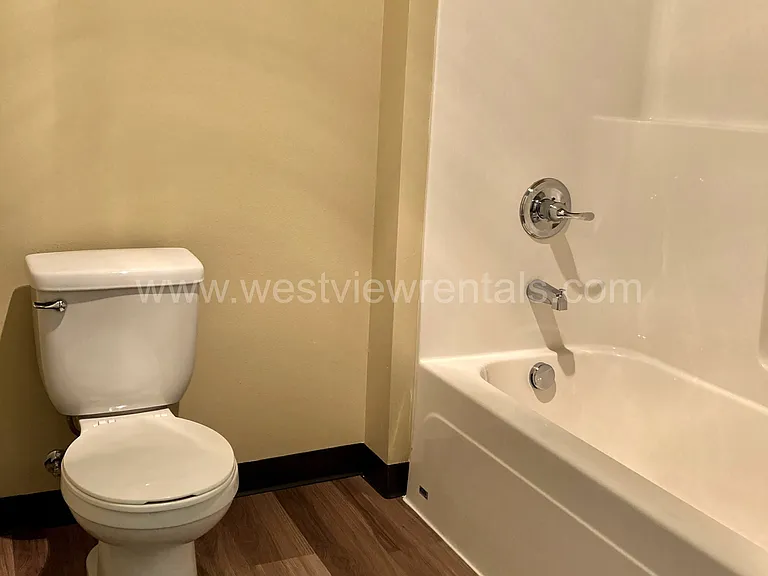 200 E Maple St — Photo 489