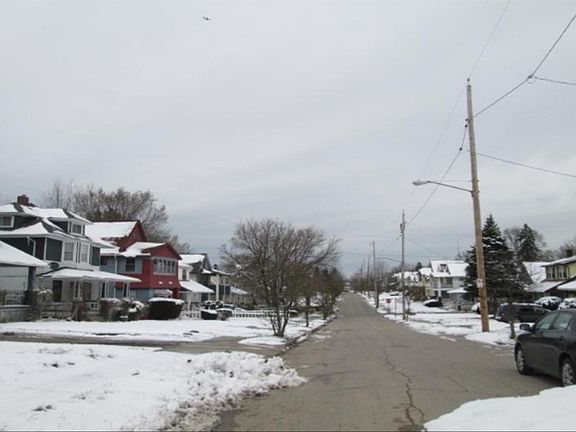 4th image of 3193 E 119th St